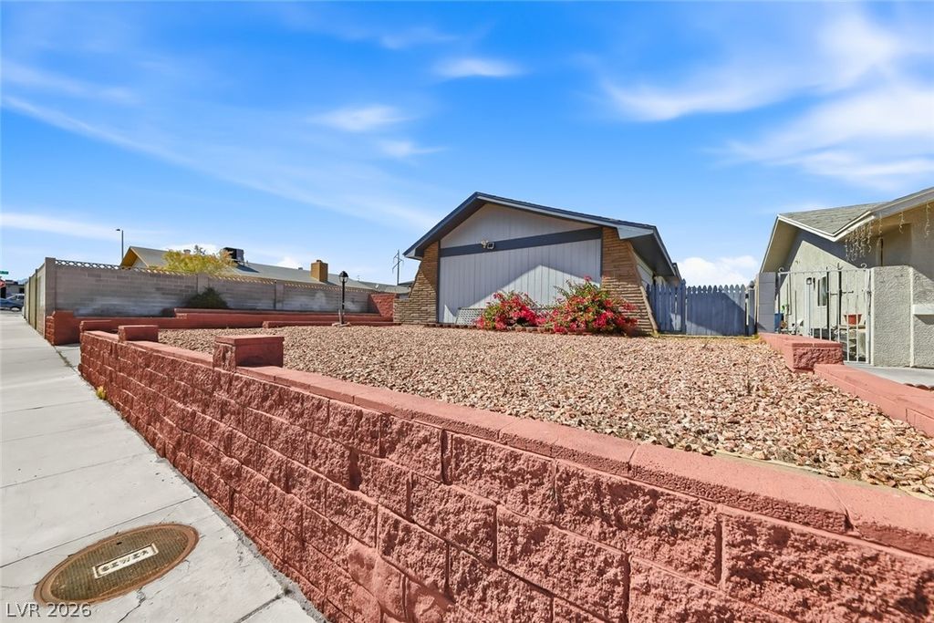 Image 3 of property listing at 6956 Ten Oaks Avenue, Las Vegas, NV 89145