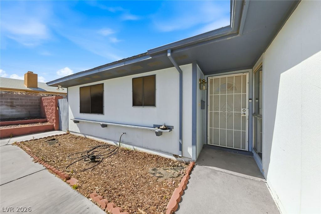 Image 7 of property listing at 6956 Ten Oaks Avenue, Las Vegas, NV 89145
