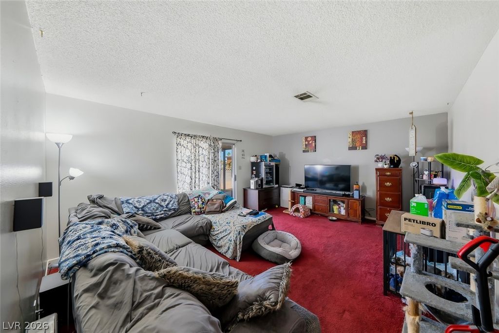 Image 8 of property listing at 6956 Ten Oaks Avenue, Las Vegas, NV 89145