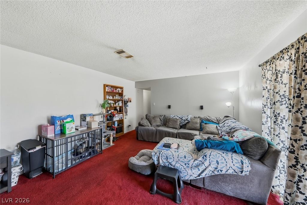 Image 9 of property listing at 6956 Ten Oaks Avenue, Las Vegas, NV 89145