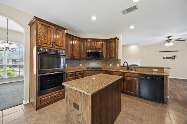 1201 Lost Valley Drive, Royse City, TX 75189