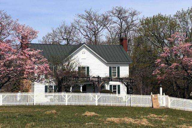 15 CHILTON LN, Sperryville, VA 22740