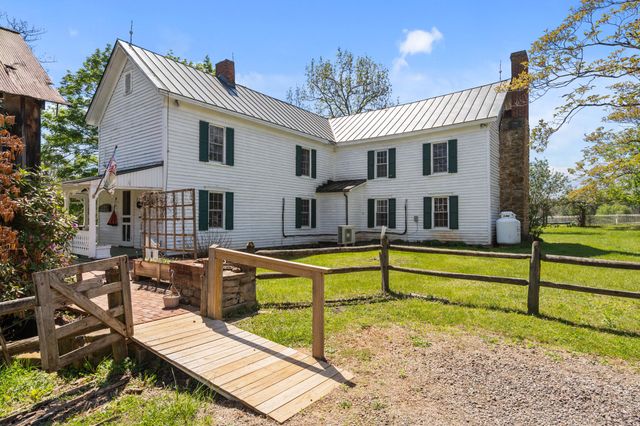 15 CHILTON LN, Sperryville, VA 22740