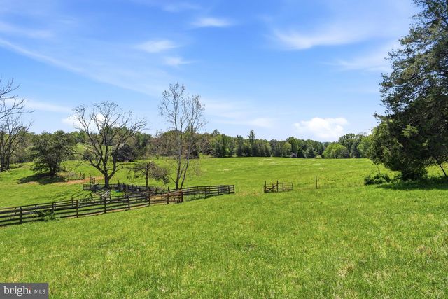 15 CHILTON LN, Sperryville, VA 22740
