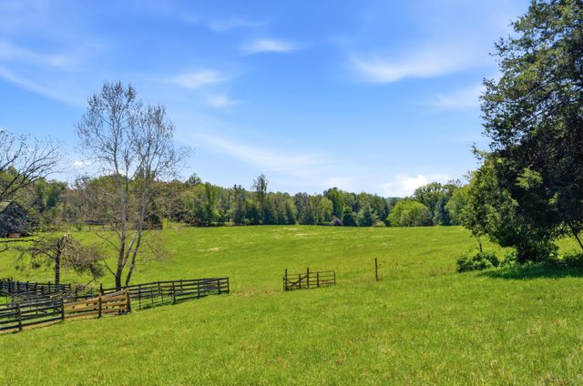 15 CHILTON LN, Sperryville, VA 22740