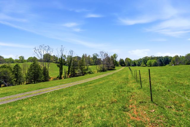 15 CHILTON LN, Sperryville, VA 22740