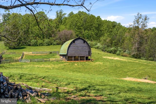 15 CHILTON LN, Sperryville, VA 22740