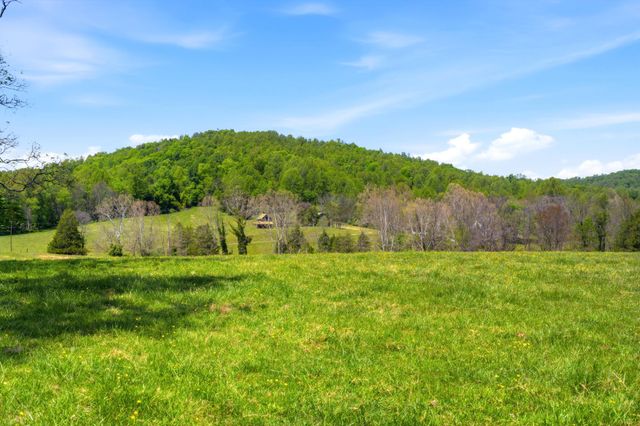 15 CHILTON LN, Sperryville, VA 22740