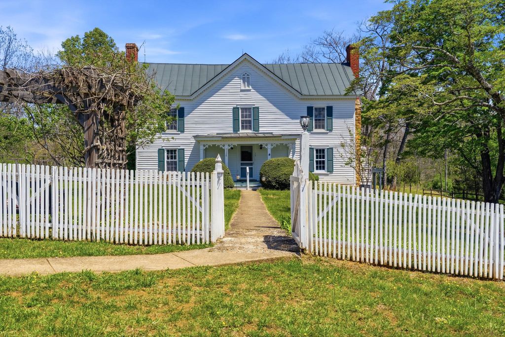 15 CHILTON LN, Sperryville, VA 22740