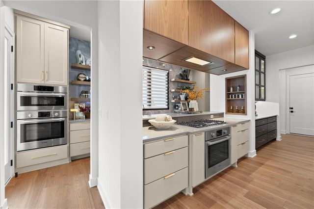 17605 Knox Street, Overland Park, KS 66221