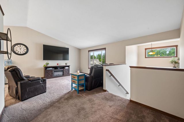 683 Elins Lake Road SE, Cambridge, MN 55008