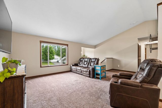 683 Elins Lake Road SE, Cambridge, MN 55008