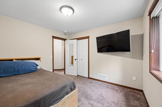 683 Elins Lake Road SE, Cambridge, MN 55008