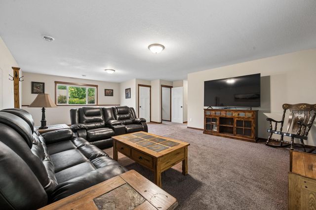 683 Elins Lake Road SE, Cambridge, MN 55008