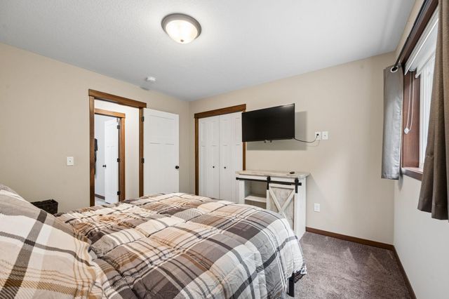 683 Elins Lake Road SE, Cambridge, MN 55008