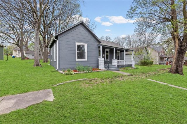 304 E Shawnee Street, Paola, KS 66071