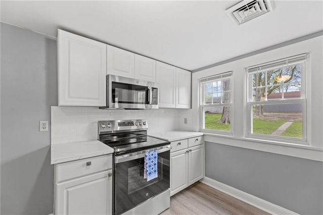 304 E Shawnee Street, Paola, KS 66071