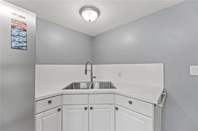 304 E Shawnee Street, Paola, KS 66071