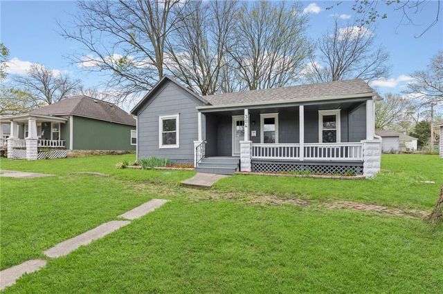 304 E Shawnee Street, Paola, KS 66071