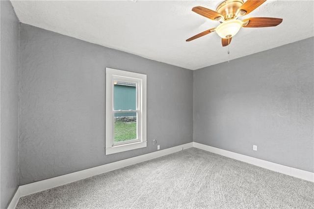 304 E Shawnee Street, Paola, KS 66071