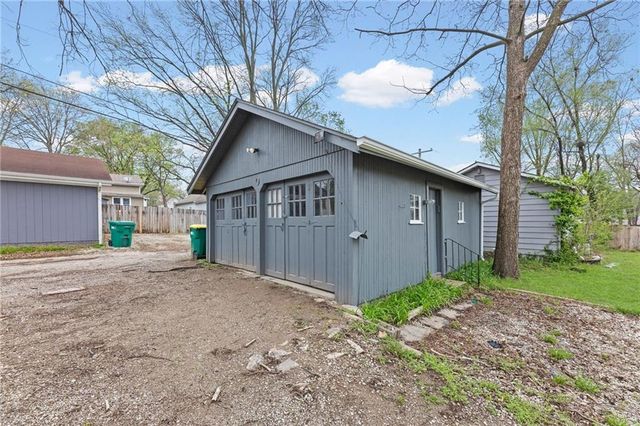 304 E Shawnee Street, Paola, KS 66071