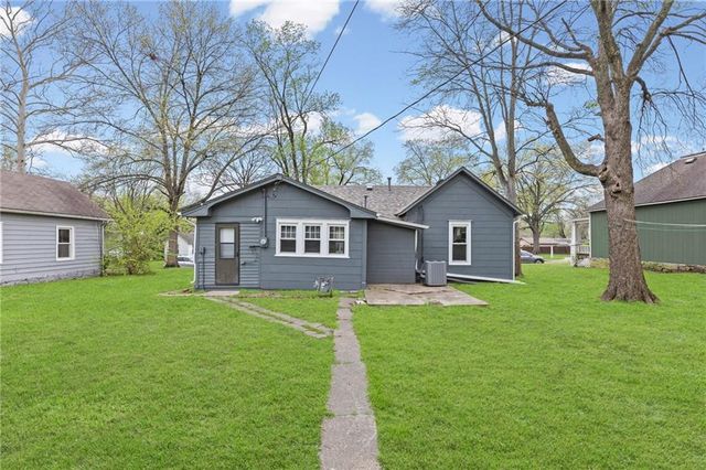 304 E Shawnee Street, Paola, KS 66071
