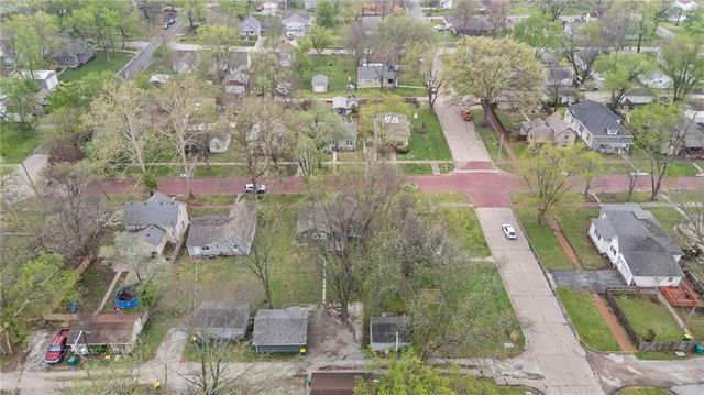 304 E Shawnee Street, Paola, KS 66071