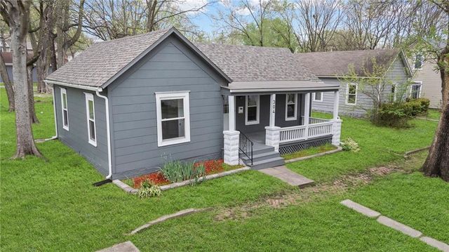 304 E Shawnee Street, Paola, KS 66071