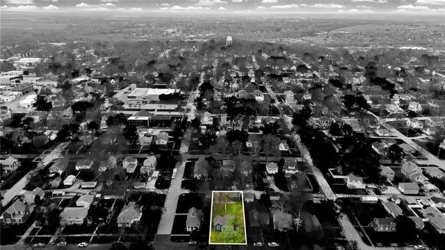 304 E Shawnee Street, Paola, KS 66071