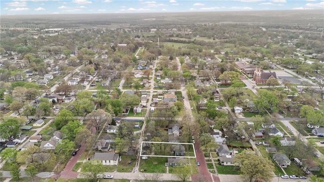 304 E Shawnee Street, Paola, KS 66071