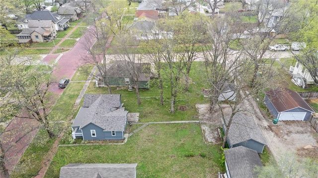 304 E Shawnee Street, Paola, KS 66071