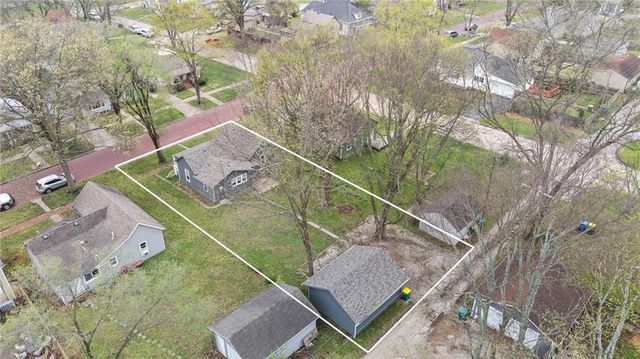 304 E Shawnee Street, Paola, KS 66071