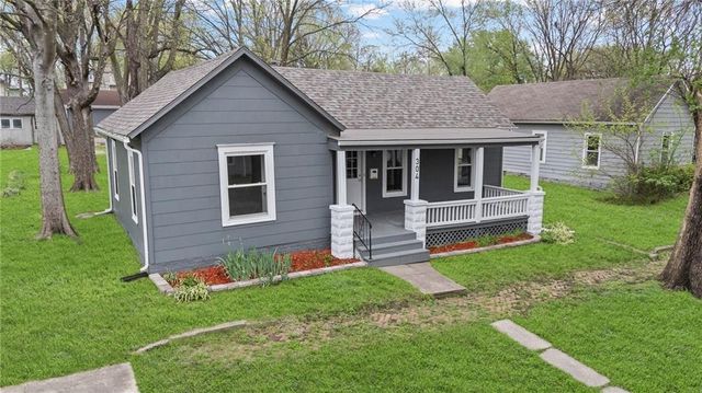 304 E Shawnee Street, Paola, KS 66071