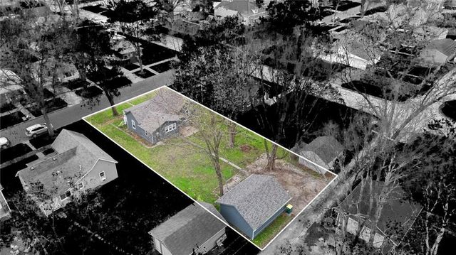 304 E Shawnee Street, Paola, KS 66071