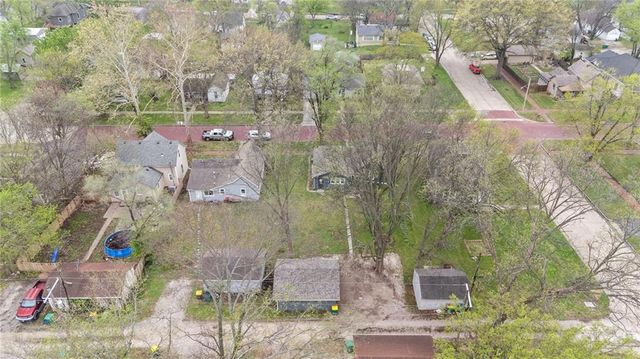 304 E Shawnee Street, Paola, KS 66071