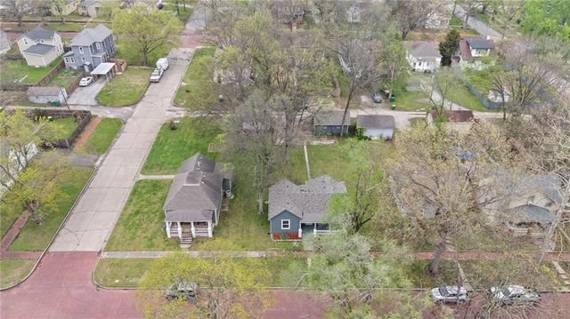 304 E Shawnee Street, Paola, KS 66071