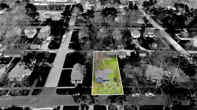 304 E Shawnee Street, Paola, KS 66071