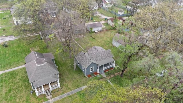 304 E Shawnee Street, Paola, KS 66071