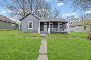 304 E Shawnee Street, Paola, KS 66071