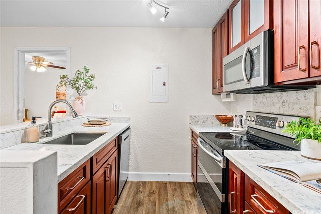 287 Mananai Place 48d, Honolulu, HI 96818