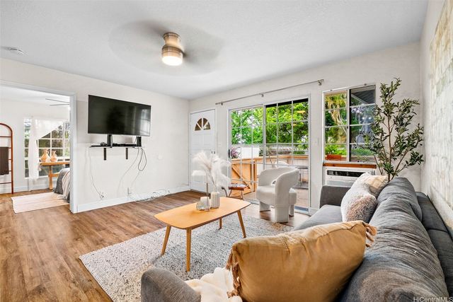 287 Mananai Place 48d, Honolulu, HI 96818