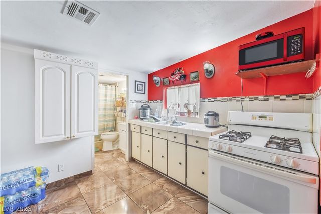 2083 La Vante Avenue, Las Vegas, NV 89169