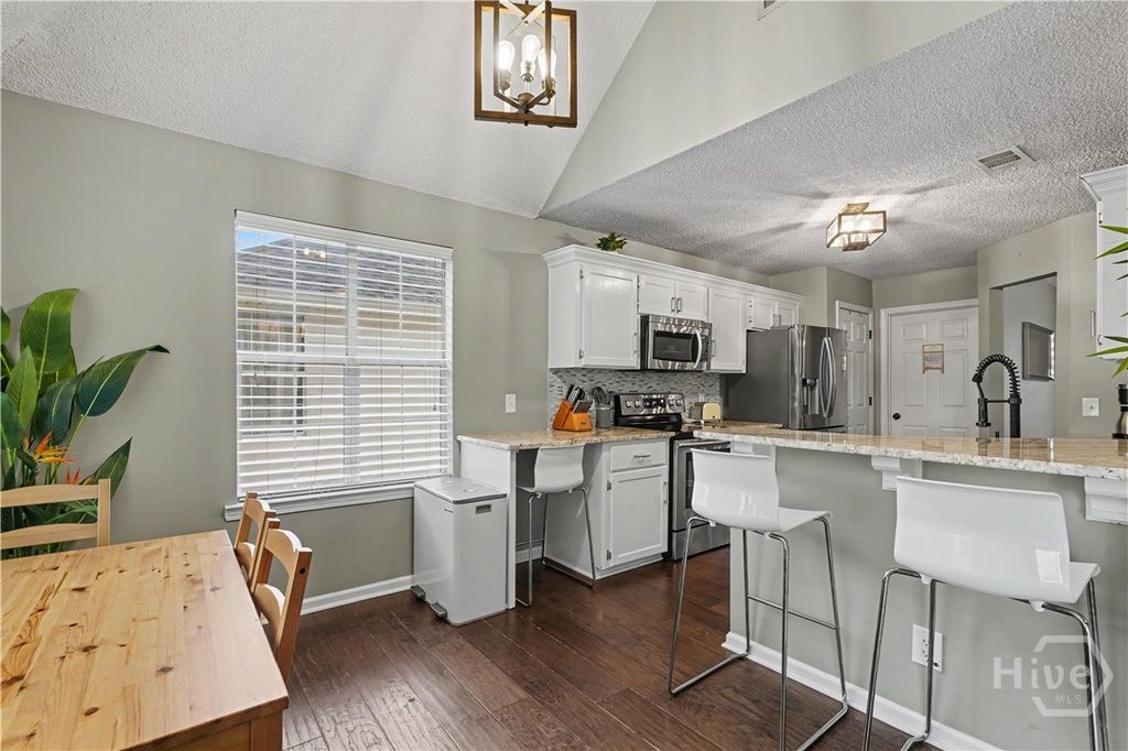 Image 10 of property listing at 109 Runner Road, Savannah, GA 31410