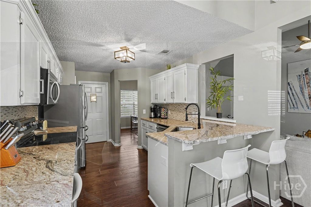 Image 14 of property listing at 109 Runner Road, Savannah, GA 31410
