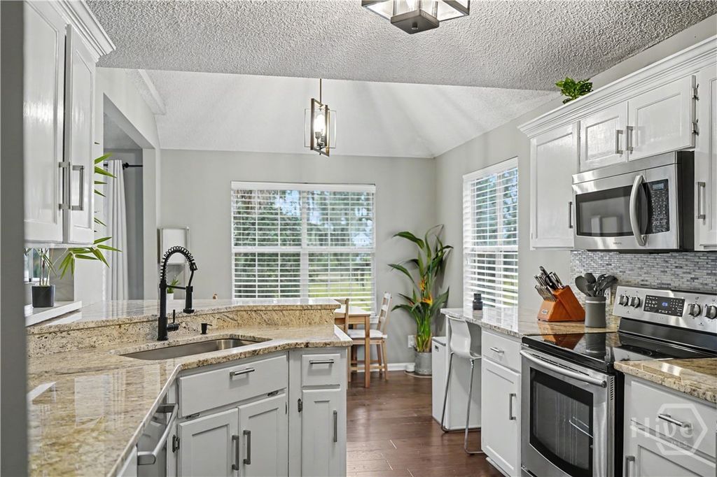 Image 5 of property listing at 109 Runner Road, Savannah, GA 31410