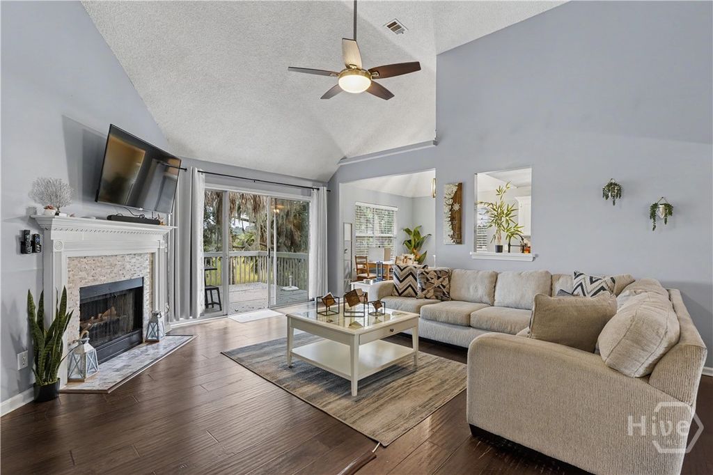 Image 6 of property listing at 109 Runner Road, Savannah, GA 31410