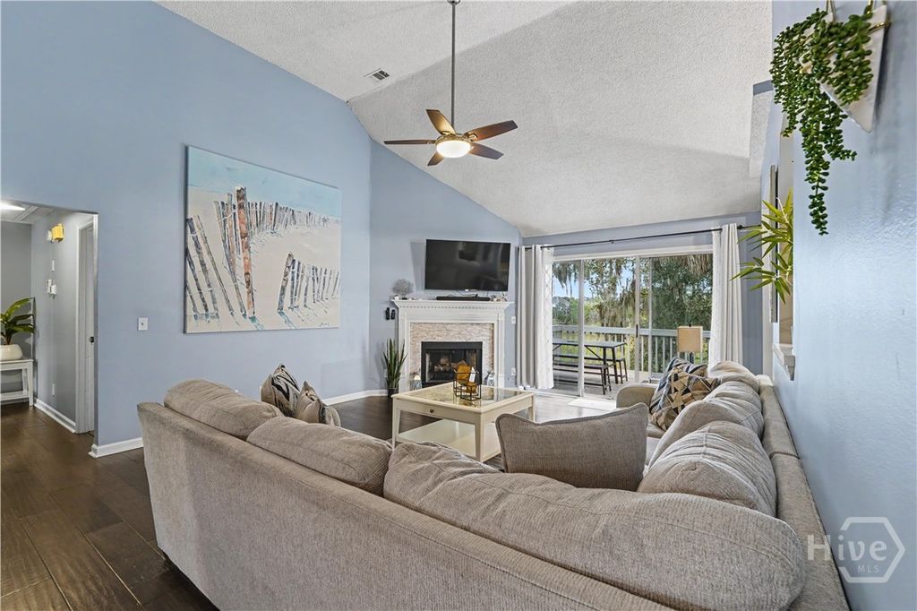 Image 7 of property listing at 109 Runner Road, Savannah, GA 31410