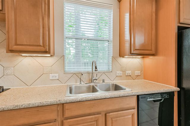 6 Cordella Place, The Woodlands, TX 77382