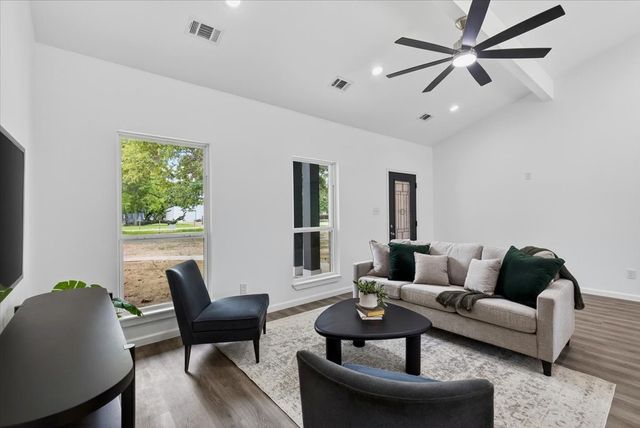138 Bedfords Bend, Gun Barrel City, TX 75156