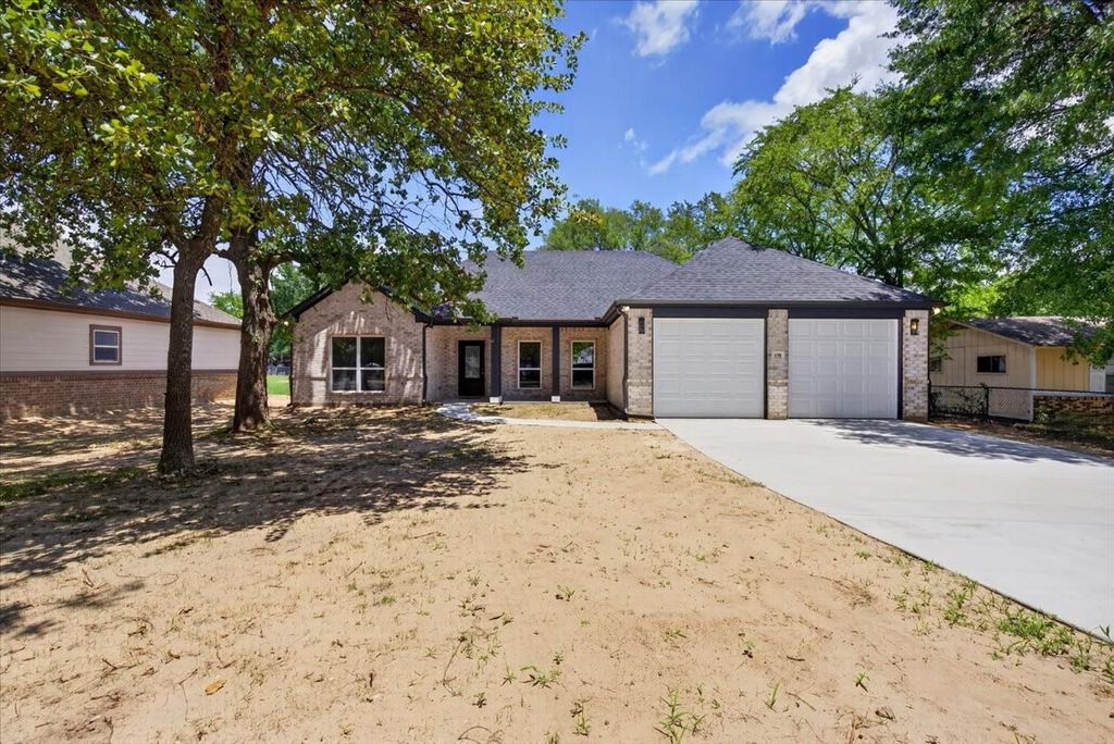 138 Bedfords Bend, Gun Barrel City, TX 75156